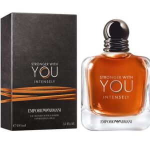 Perfume Emporio Armani Stronger With You Intensely 100 ml EDP. Fragancia masculina color ámbar intenso con notas de caramelo y vainilla. Botella elegante con tapa negra y anillos entrelazados.